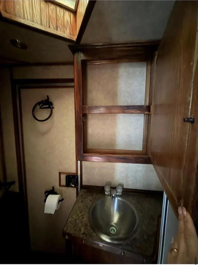 Used 1999 Elite 3 Horse LQ Trailer
