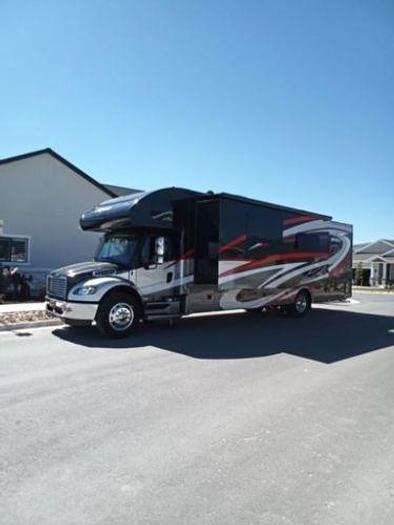 Used 2019 Jayco Seneca 37K