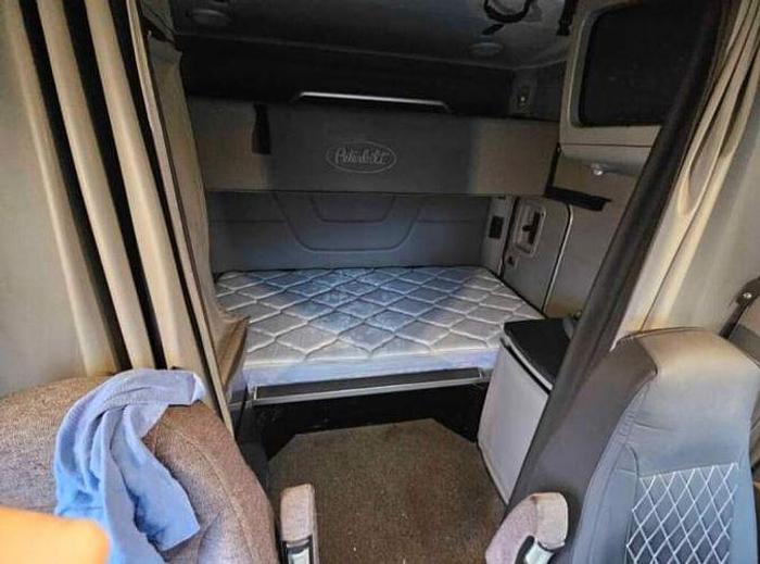 Used 2015 Peterbilt 579 Sleeper