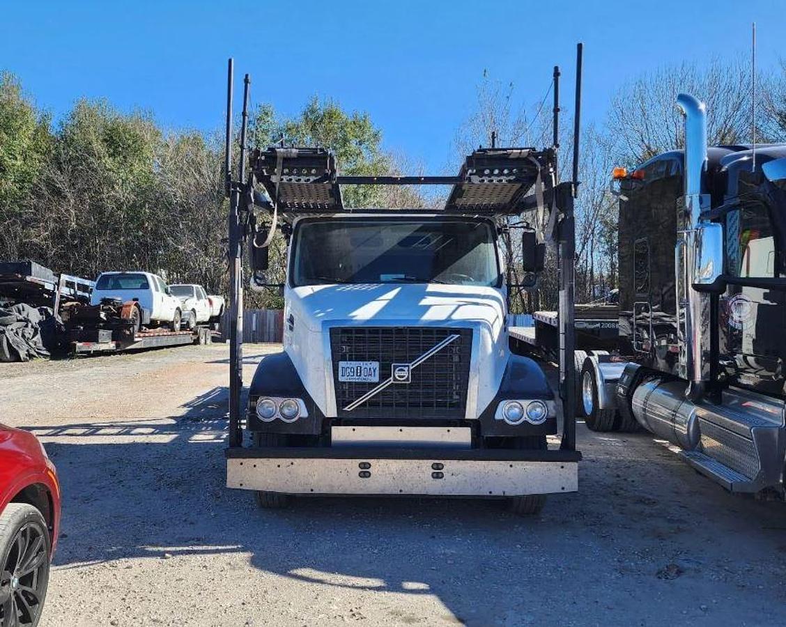 Used 2017 Volvo VAH64600 9 Car Hauler