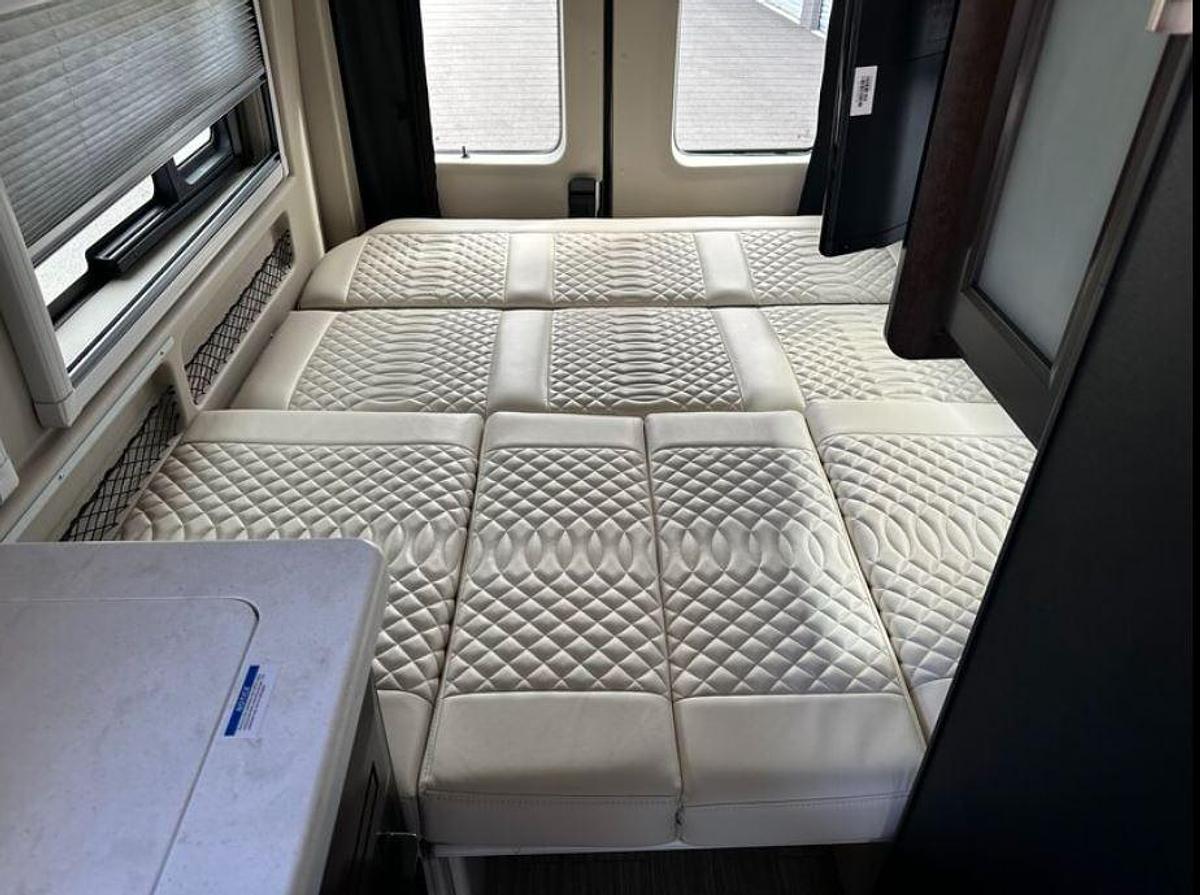 Used 2025 Jayco Solstice 21b