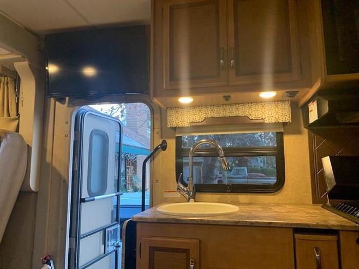 Used 2015 Thor Motor Coach Axis 25.2