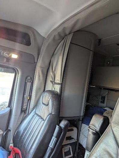 Used 2015 Peterbilt 579