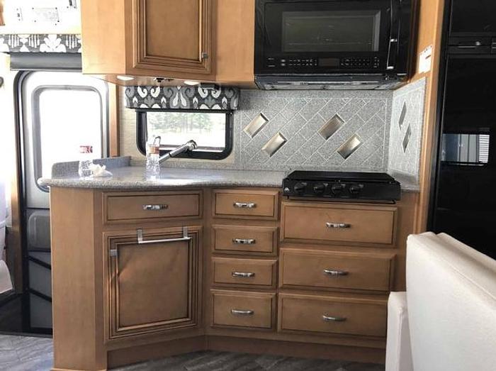 Used 2017 Newmar Bay Star 3401