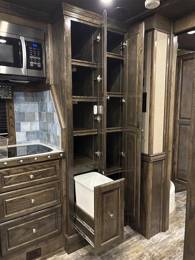 Used 2023 Platinum Coach 4 Horse Side Load