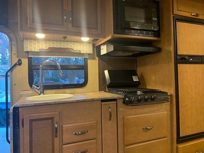 Used 2015 Thor Motor Coach Axis 25.2