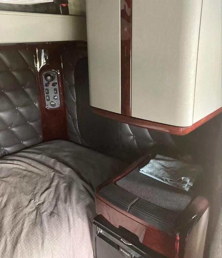 Used 2014 Freightliner Coronado Sleeper Semi Truck