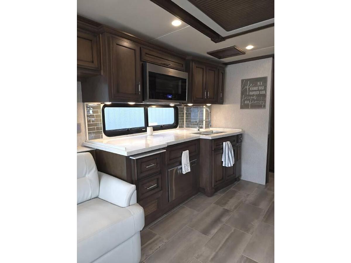 Used 2022 Newmar Ventana 4369