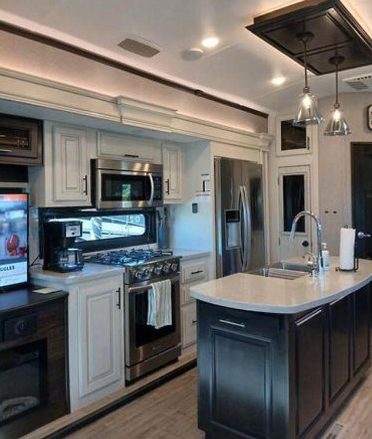 Used 2021 Jayco Pinnacle 36FBTS Fifth Wheel