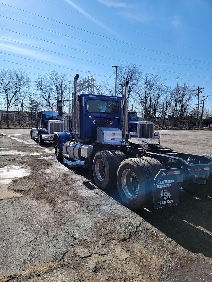 Used 2017 Peterbilt 389 Day Cab