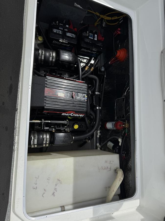 Used 1993 Rinker Fiesta Vee 260 Cruiser