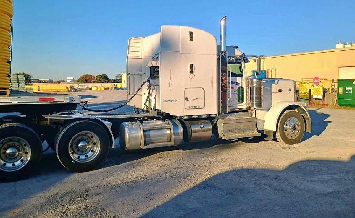 Used 2020 Peterbilt 389 Sleeper Semi Truck