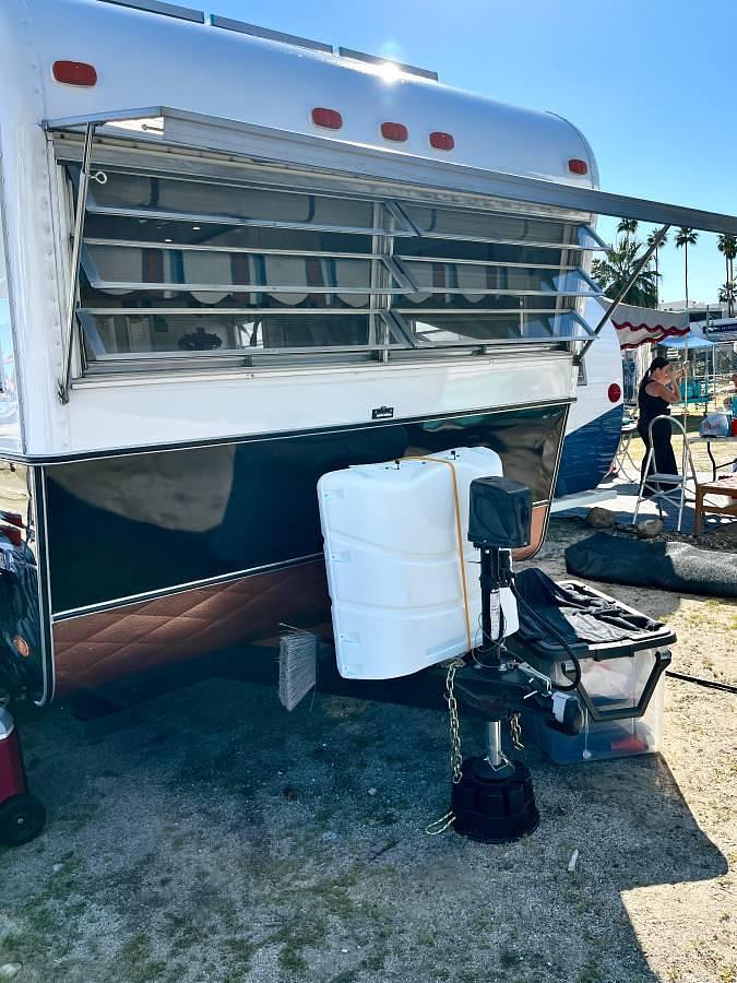 Used 1968 Holiday Vacationer