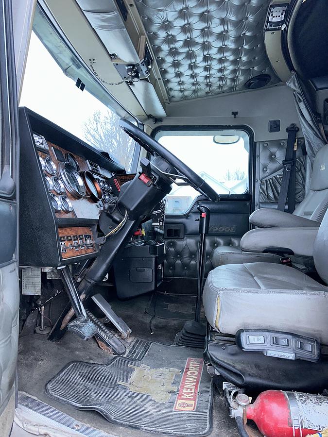 Used 2000 KENWORTH W900 Sleeper Semi Truck