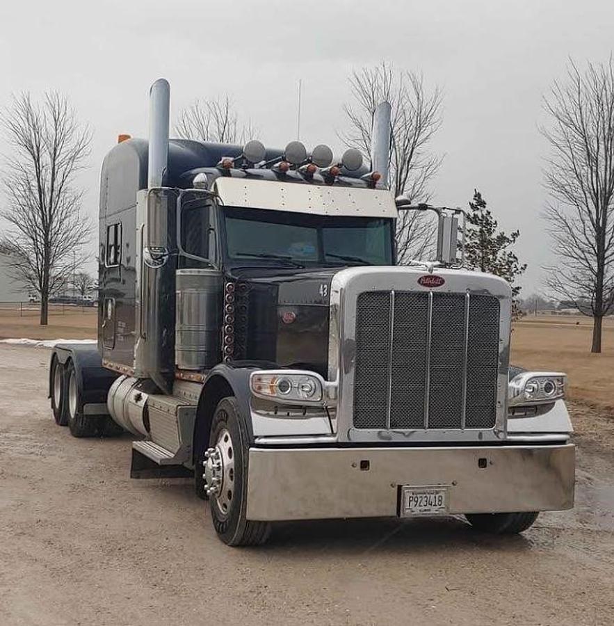 Used 2013 Peterbilt 389 Sleeper Semi Truck