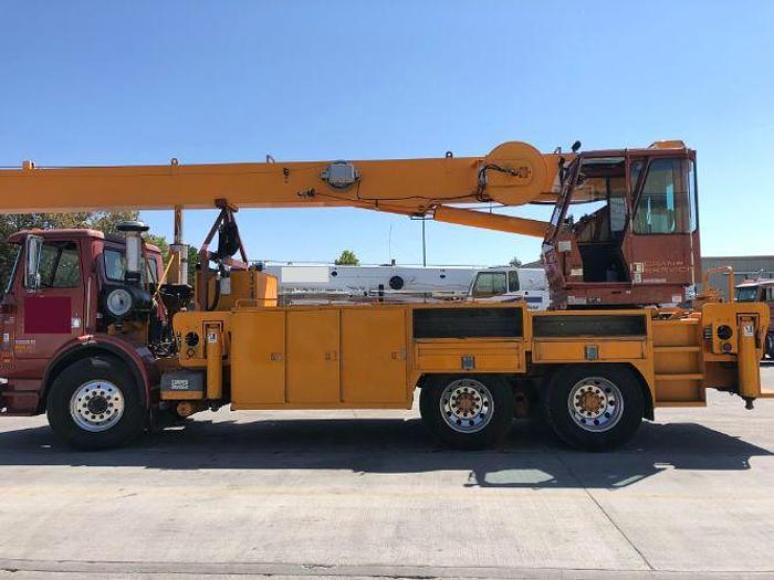 Used 2005 National 1300H 30 Ton Crane Truck