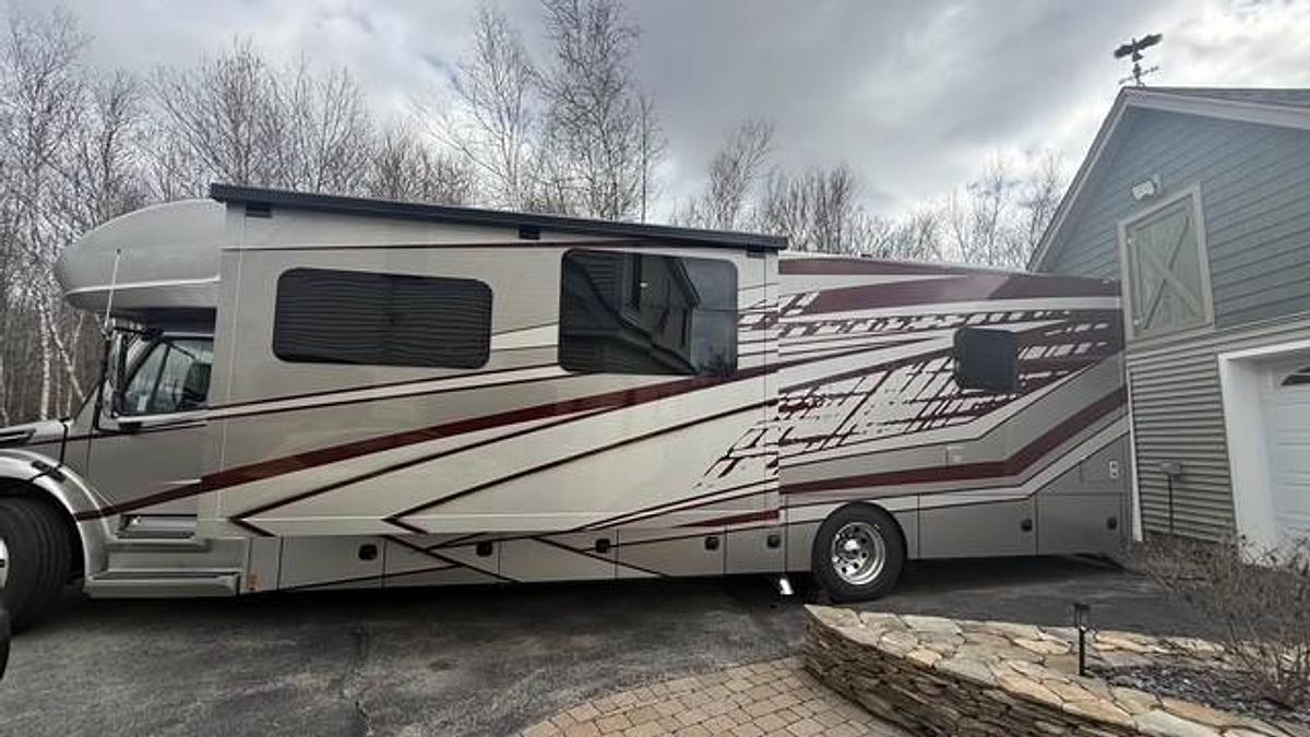 Used 2025 Renegade Valencia 38RW