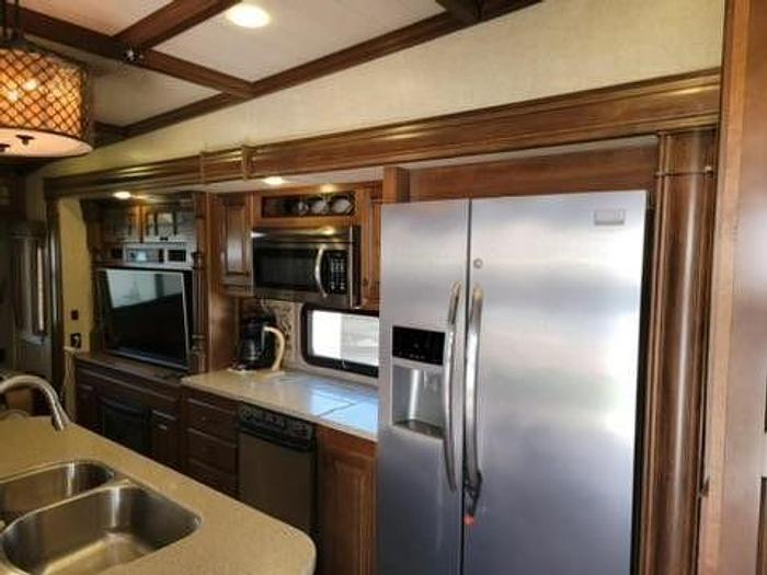 Used 2015 Heartland Bighorn 3875FB