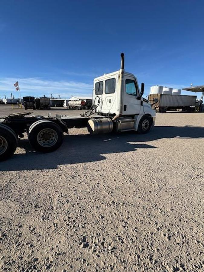 Used 2020 Freightliner Cascadia 126