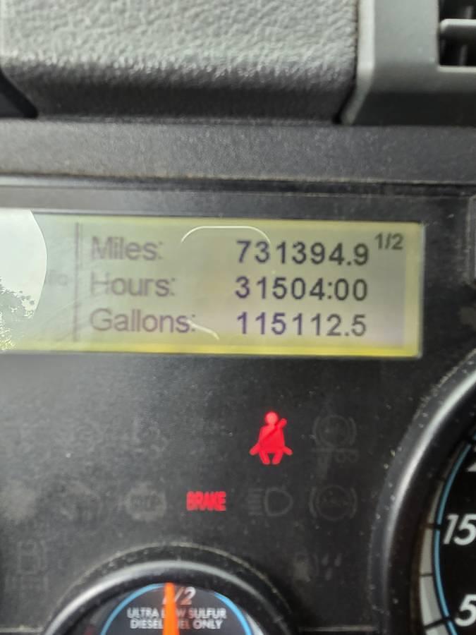 Used 2015 Freightliner Cascadia Conventional Sleeper Semi