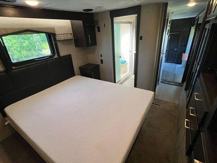 Used 2018 Keystone Raptor 428SP