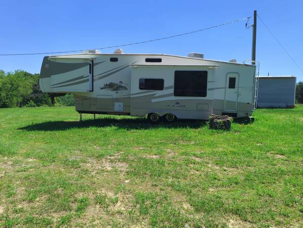 Used 2006 Cedar Creek 362BTS Fifth Wheel | Air Ride Hitch | Clean Title | Great Starter Camper