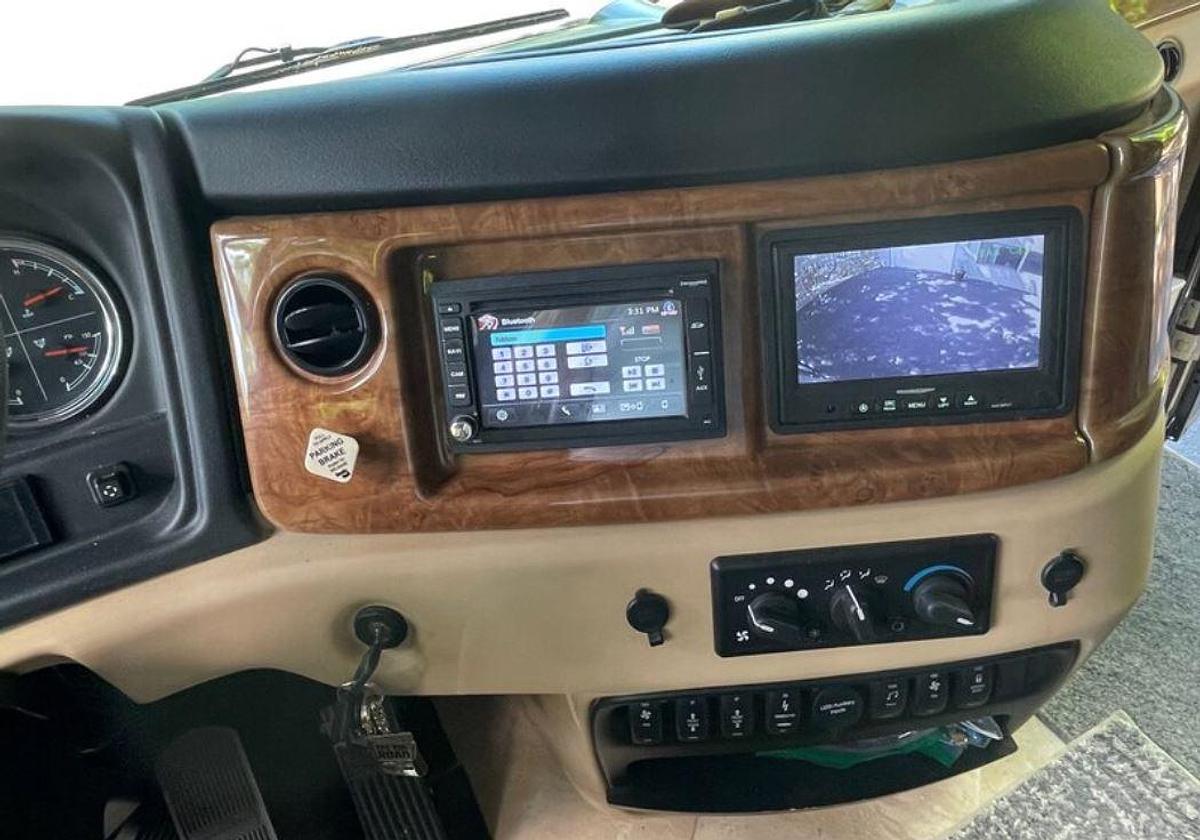Used 2015 Fleetwood Discovery 40E