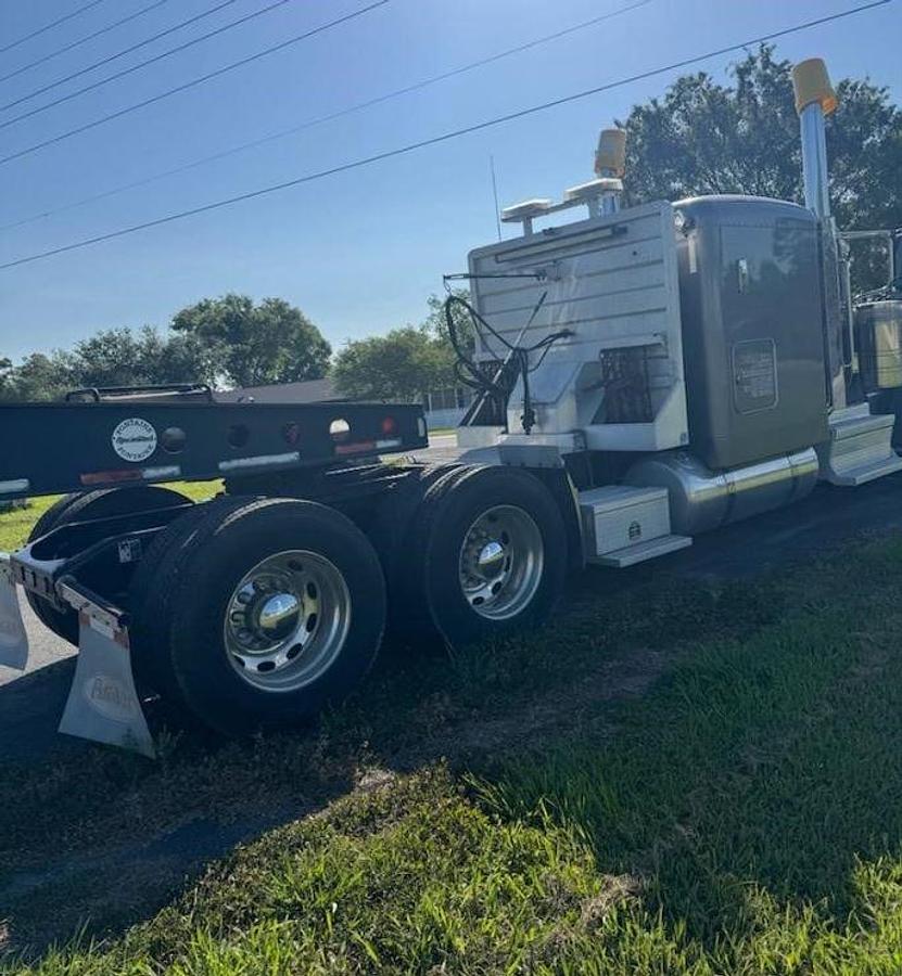Used 2020 PETERBILT 389 Sleeper Semi Truck