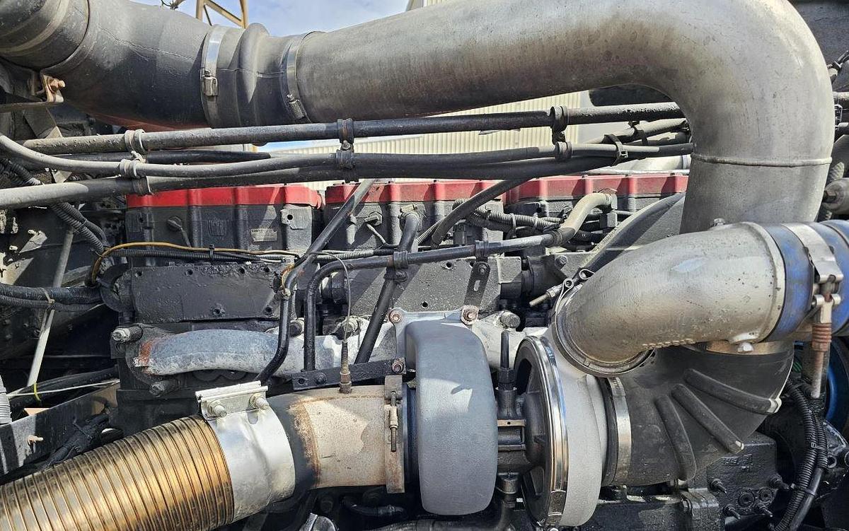 Used 2001 FREIGHTLINER FLD120 CLASSIC Conventional Sleeper Semi