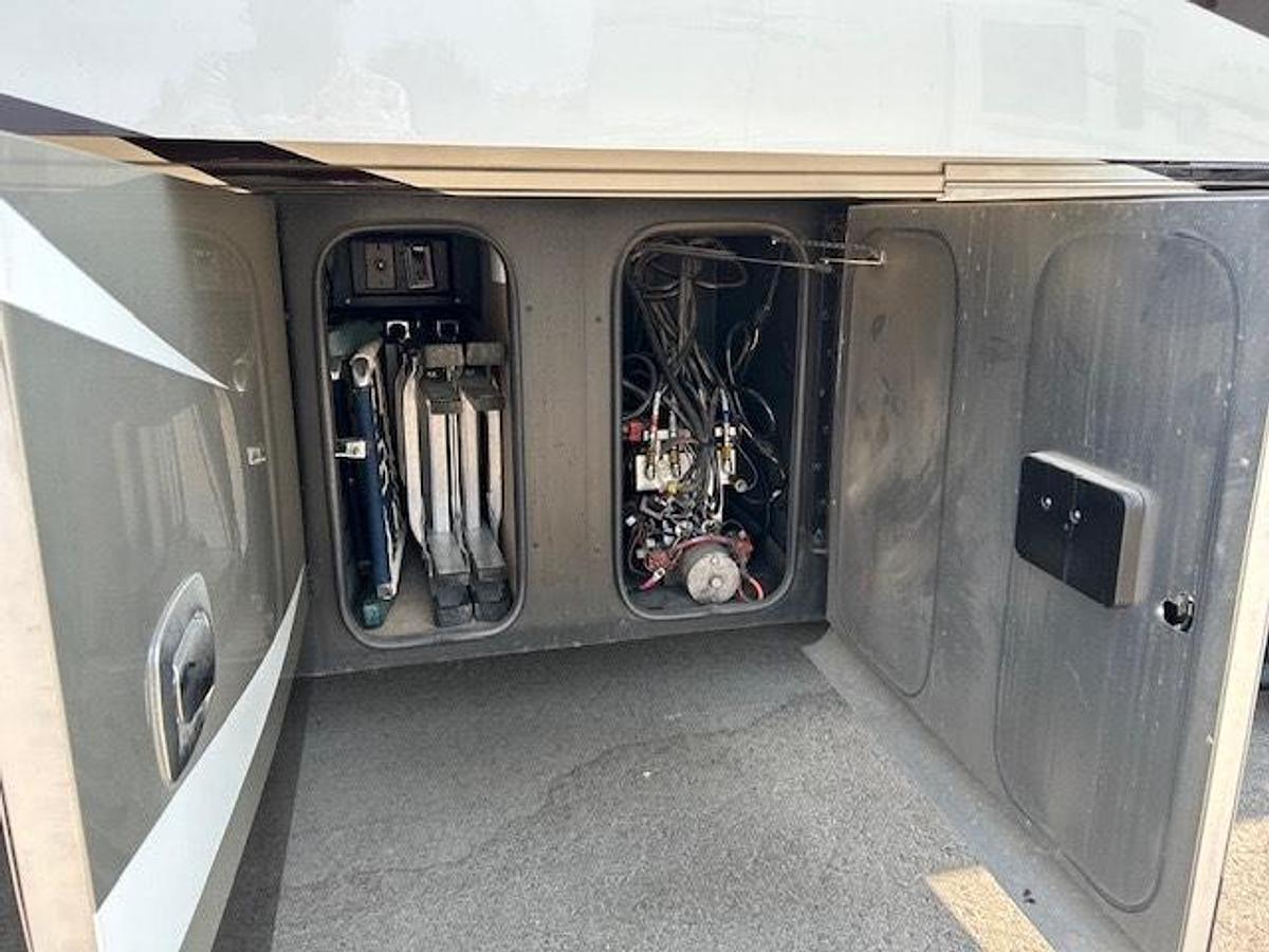 Used 2017 Tiffin Phaeton 44OH