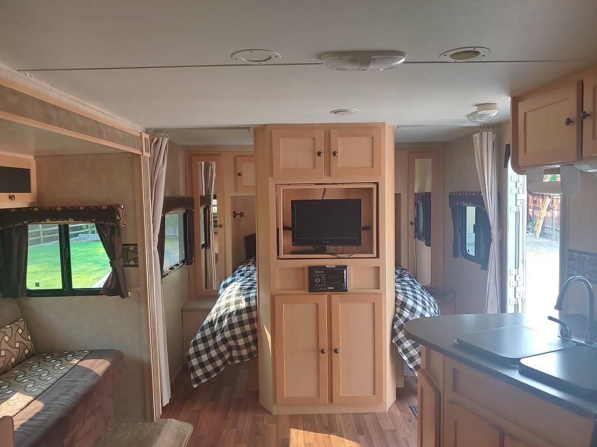 Used 2012 Cruiser RV Shadow Cruiser 260BHS Travel Trailer