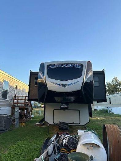 Used 2019 Keystone Avalanche 382FL