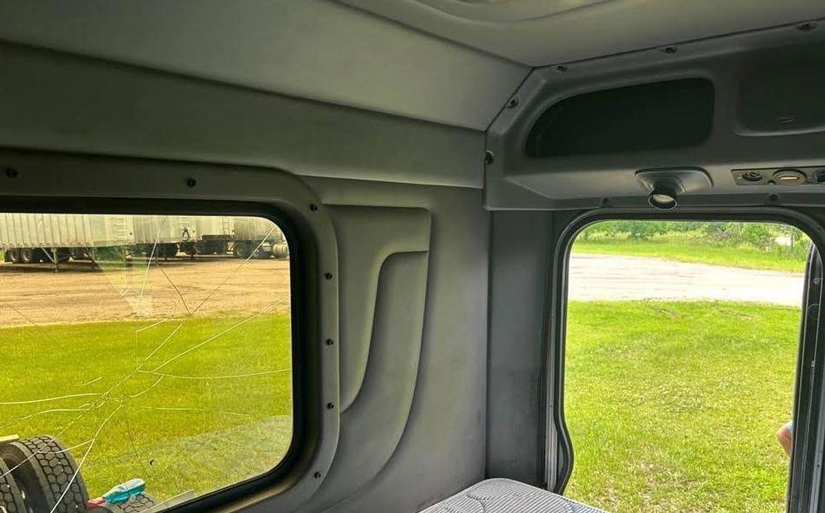 Used 2019 Peterbilt 389 Conventional Sleeper Cab