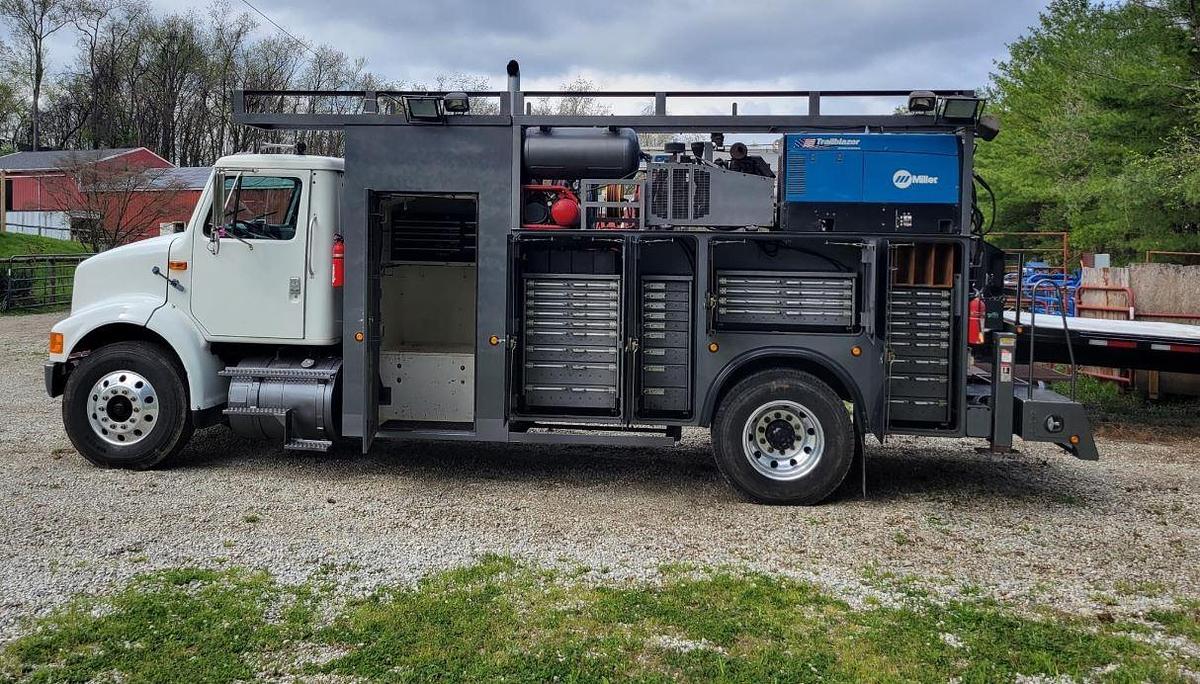 Used 1999 International 8100 with 2011 Auto Crane 10006H