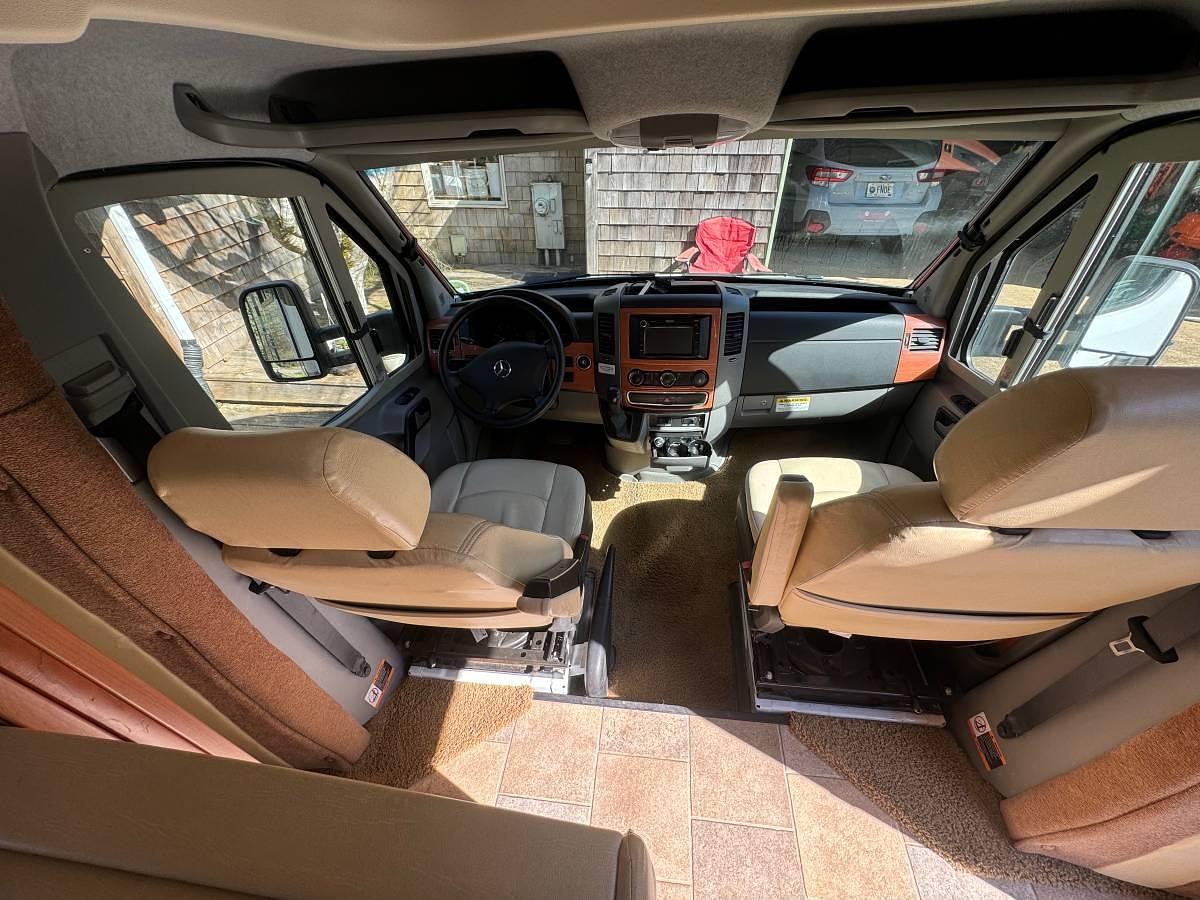 Used 2011 Winnebago View 24J