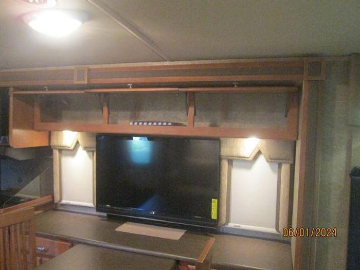 Used 2013 Winnebago Vista 30T