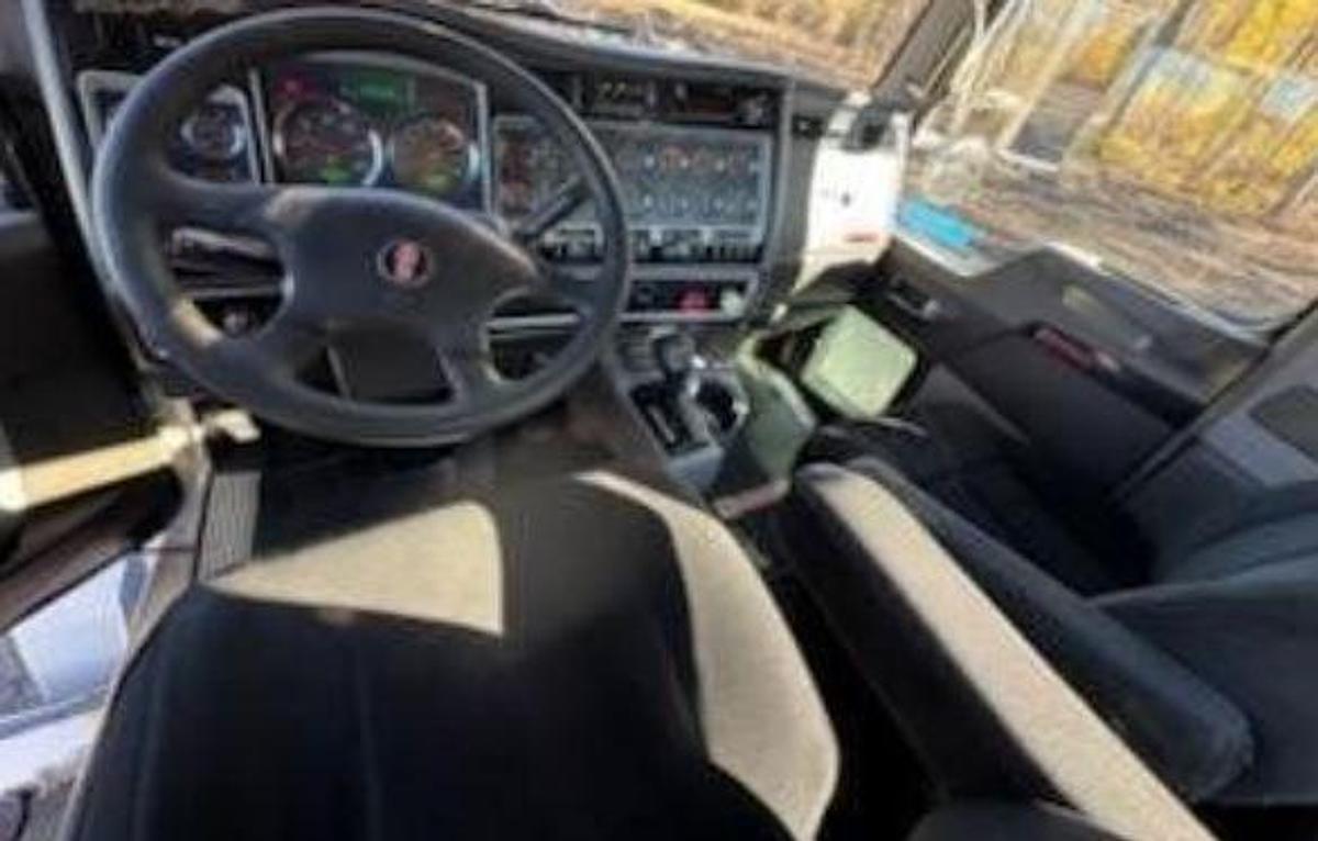 Used 2014 Kenworth T800 Day Cab