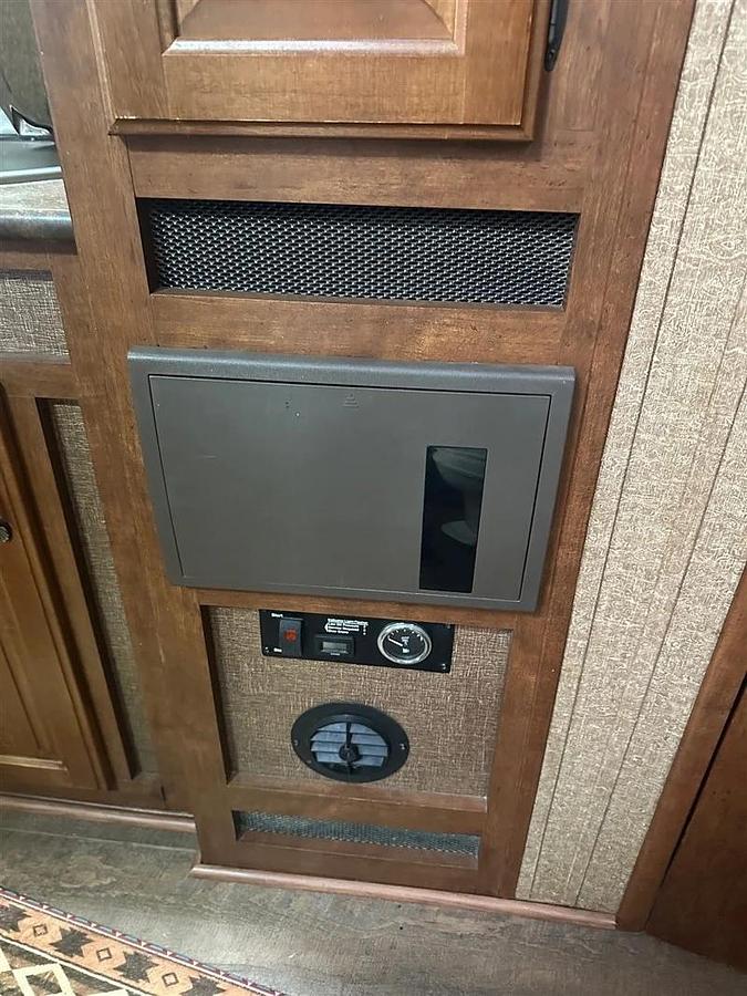 Used 2014 Bison Travel Coach 3 Horse Trailer