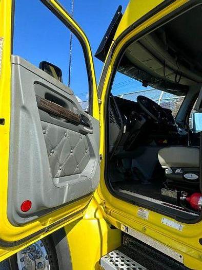 Used 2017 KENWORTH T880