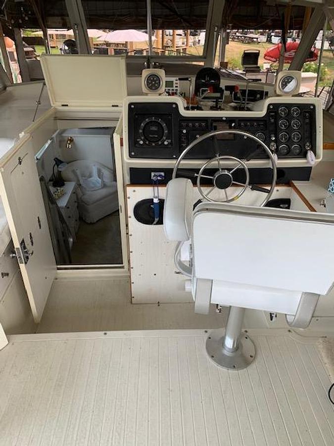 Used 1972 Chris Craft Commander 42ft
