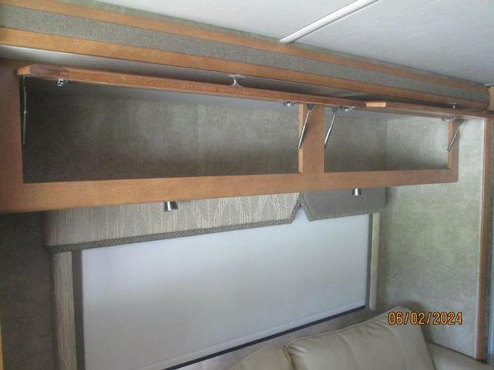 Used 2013 Winnebago Vista 30T