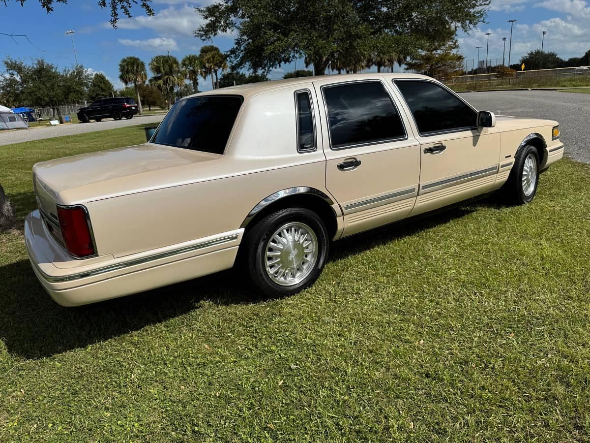Used 1996 Lincoln Town Cartier