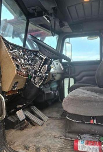 Used 2007 Peterbilt 579 Car Hauler