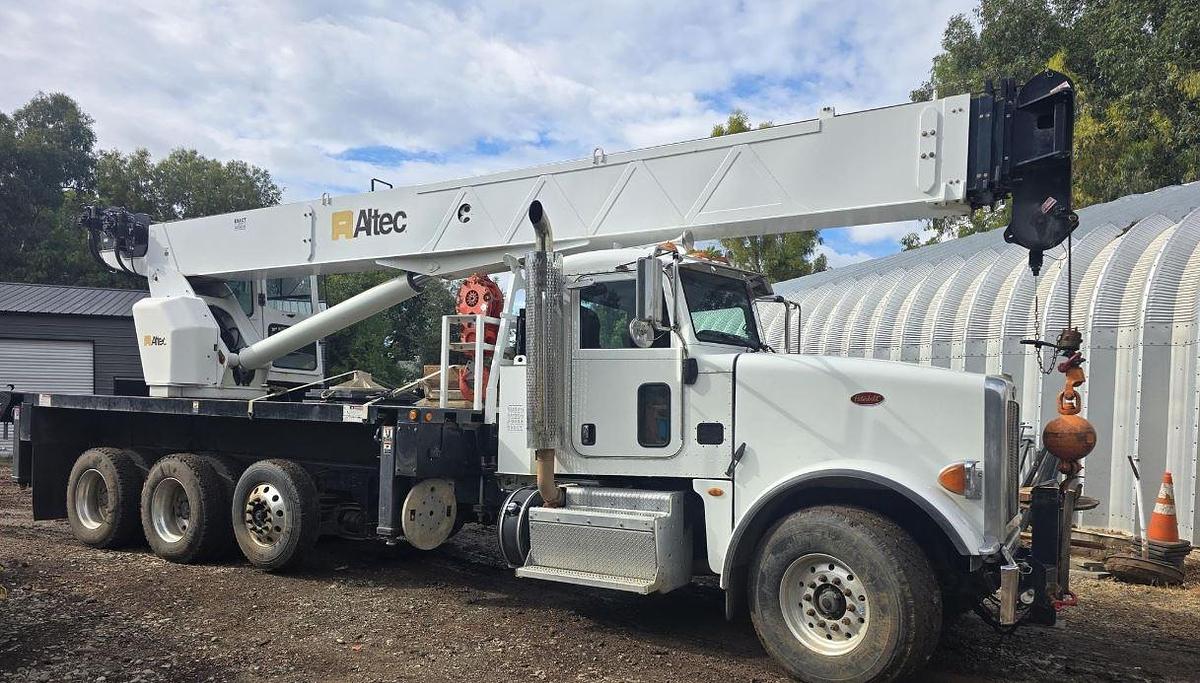 Used 2013 Altec AC38-127S Mounted on 2013 Peterbilt 379
