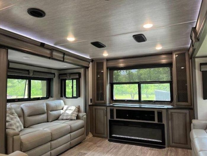 Used 2021 Keystone Montana Legacy 3791RD