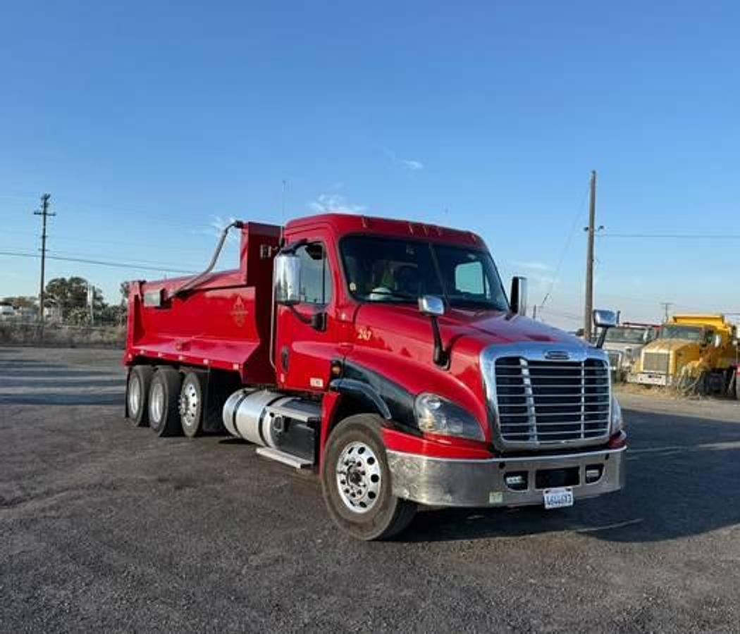 Used 2020 Freightliner Cascadia
