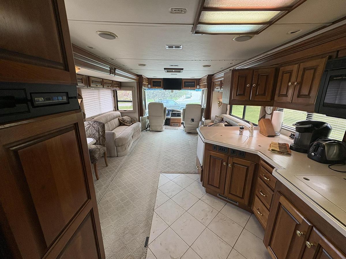 Used 2003 Monaco Dynasty 38 Earl