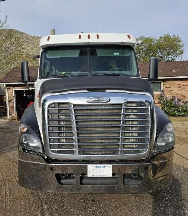 Used 2017 Freightliner Cascadia 125