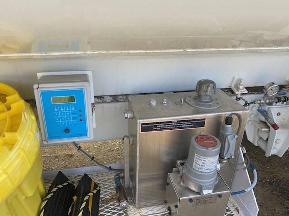 Used 1987 Ford F700 Jet A Fuel Truck