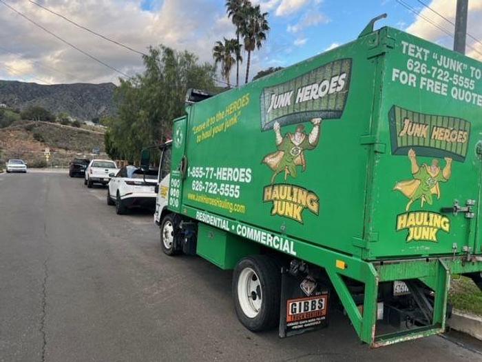 Used 2017 ISUZU NRR Junk Removal Truck